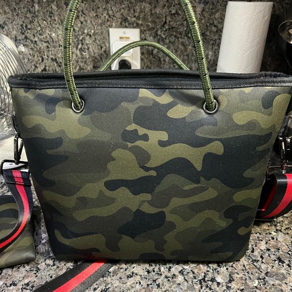 Haute Shore camo crossbody bag with small bag inside. - Picture 1 of 4
